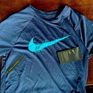 NWT Nike DRY DRI-FIT training t-shirt, Youth M